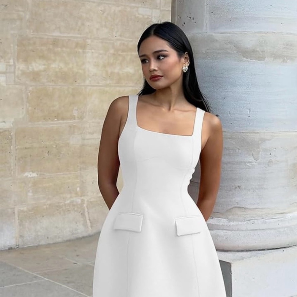 Elegant White Sleeveless Dress
